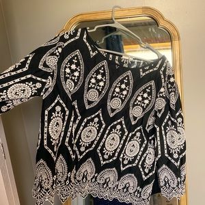Beautifully patterned black & white blouse
